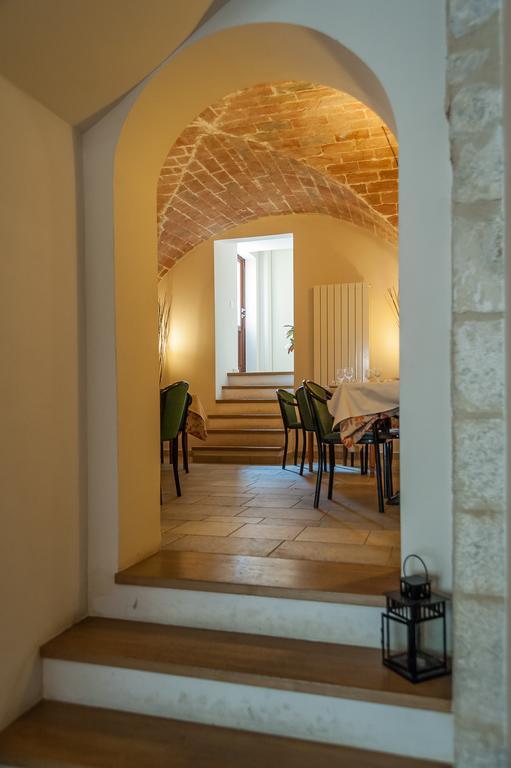Poggio Picenze La Locanda Di Mariella Dal 1950 מראה חיצוני תמונה